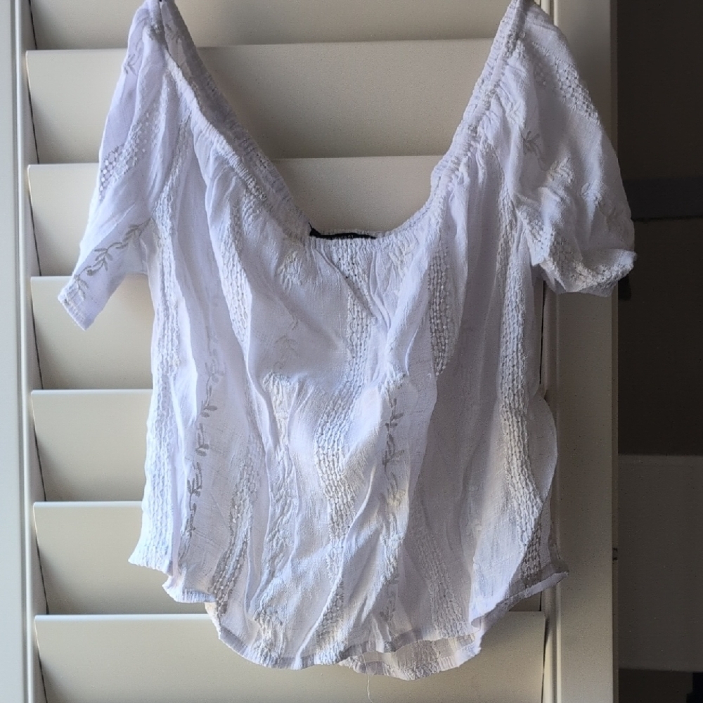 Elegant White Women's Top. Off Shoulder Crop. Size Small. Forever 21.